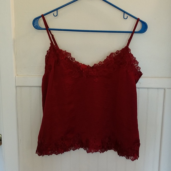 Silky red camisoles - Picture 2 of 3